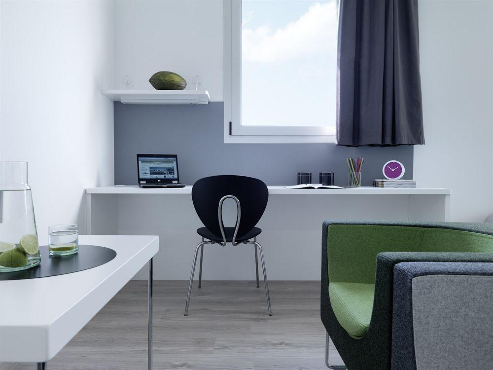 Готель Residencia Melon District Marina Барселона Екстер'єр фото