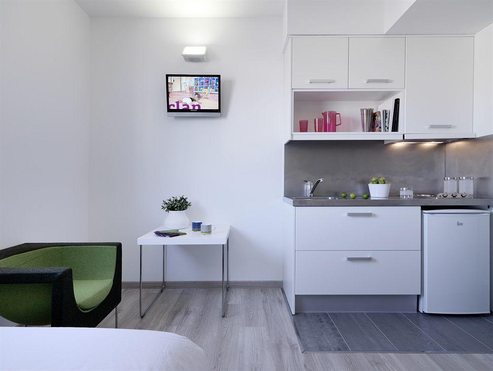 Готель Residencia Melon District Marina Барселона Екстер'єр фото